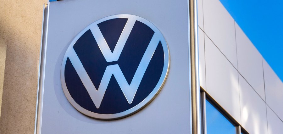 Volkswagen Extends AWS Partnership to Advance AI-Powered Smart Manufacturing