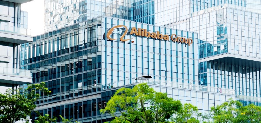 Read more about the article Alibaba Secures Major Client for AI Chips, Shares Soar