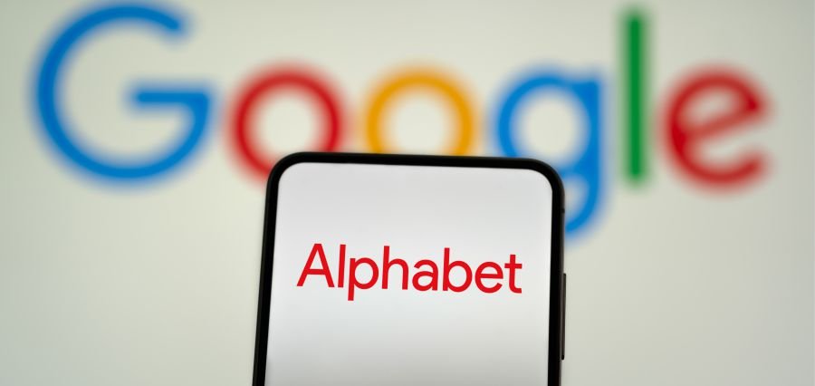 Read more about the article Alphabet hits record high as strong earnings and AI progress boost investor confidence